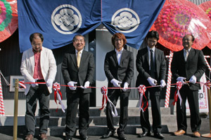 金のはさみですのよ